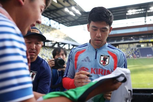 白虎世界杯美加墨开球比分4群日本代表队队长远藤航最终都无法出战今届美加墨世界杯，