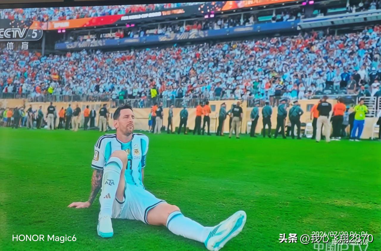 美冠阿根廷与欧冠西班牙的对决最终以1：0的比分，西班牙人笑到最后获得美加墨世界杯