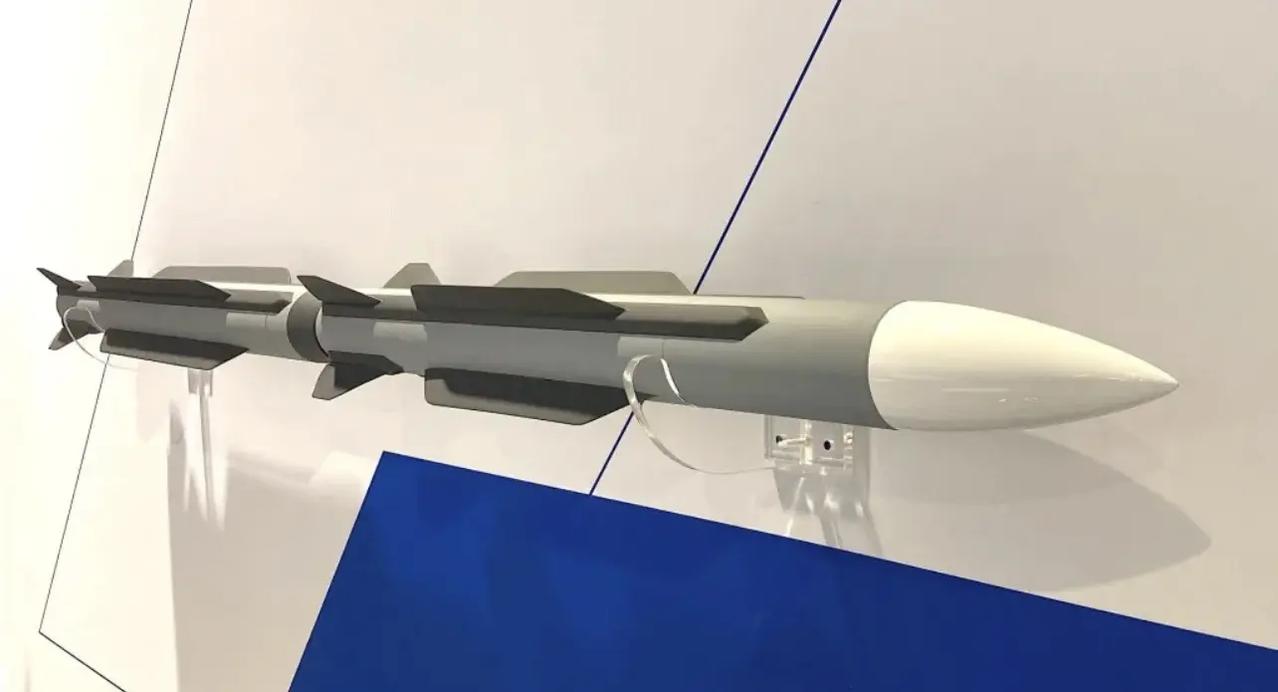 美军新披露的AIM-424超远程导弹，终于把猎杀反舰导弹载机摆上了核心议程。
