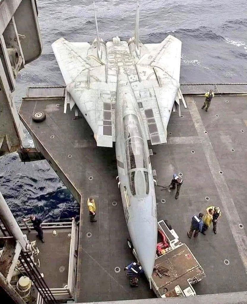 歼20作为重型隐身战斗机，能不能上舰？

歼20是重型机，接近40吨，很多人认为