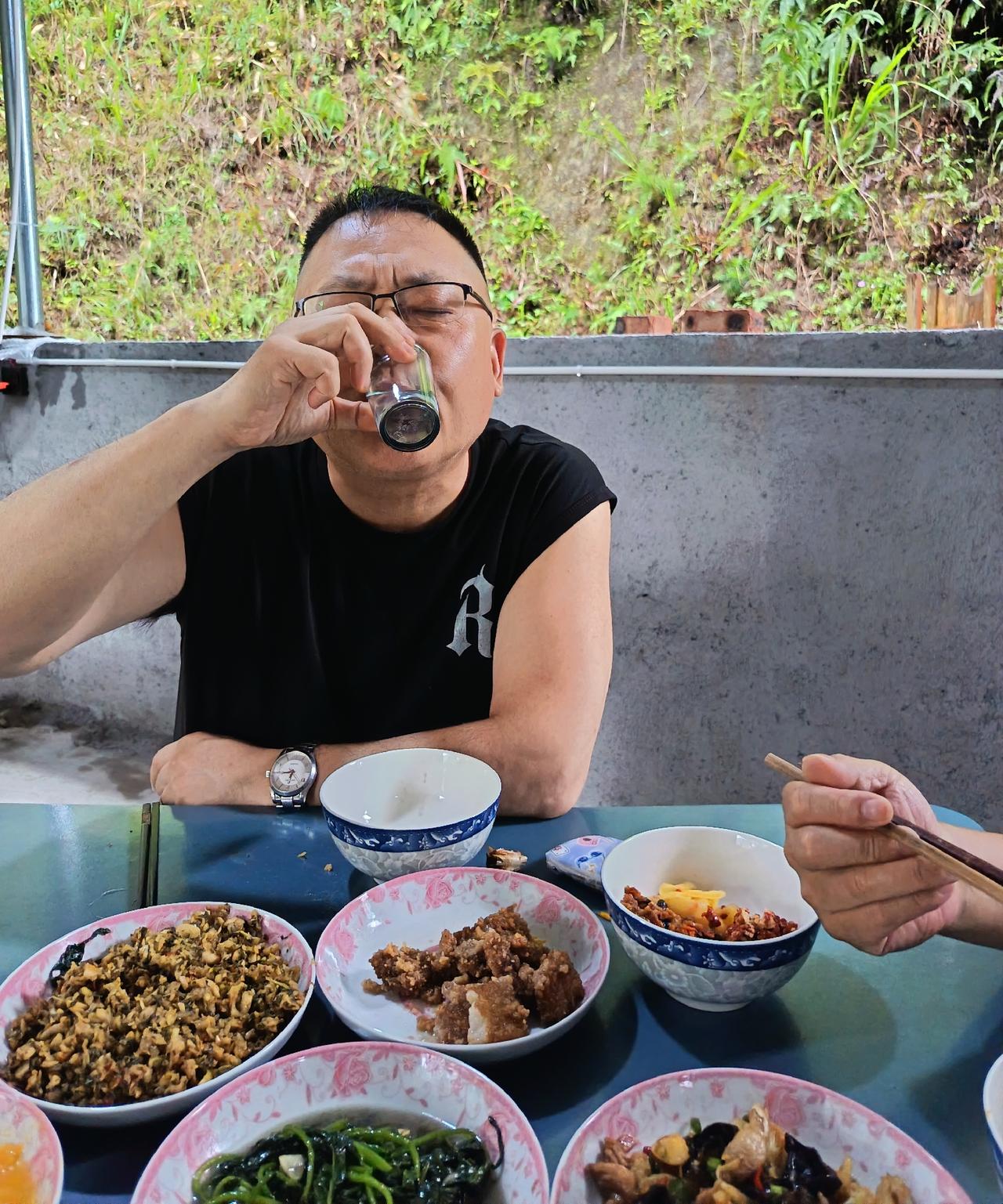 今天早晨5点多醒来，查看了一下短信息，看到江西银行我的养老金账户有8000多元。