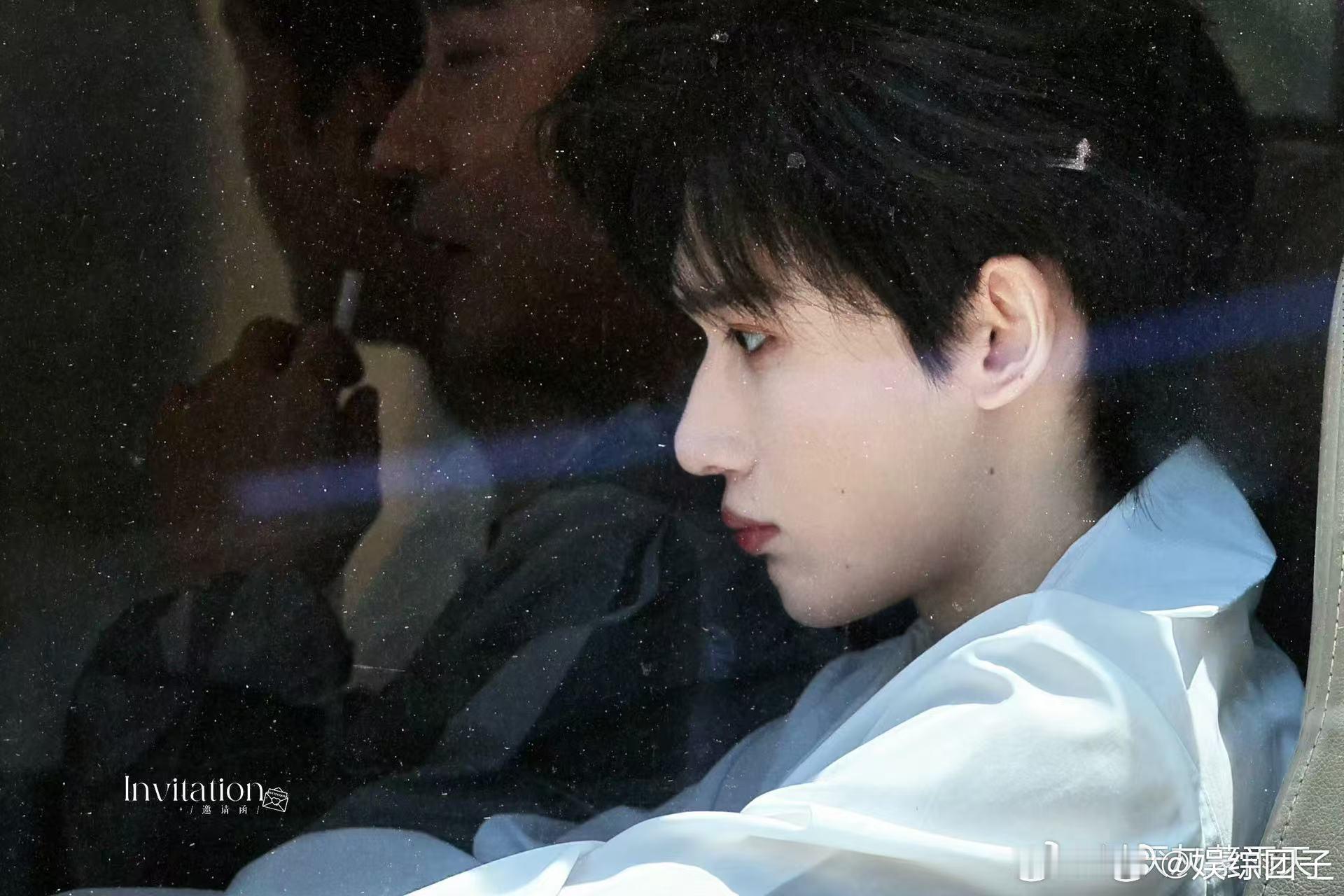 余宇涵颜安片场变人机NPC 颜安在片场看到何九华，突然发出“人机，NPC出现了！