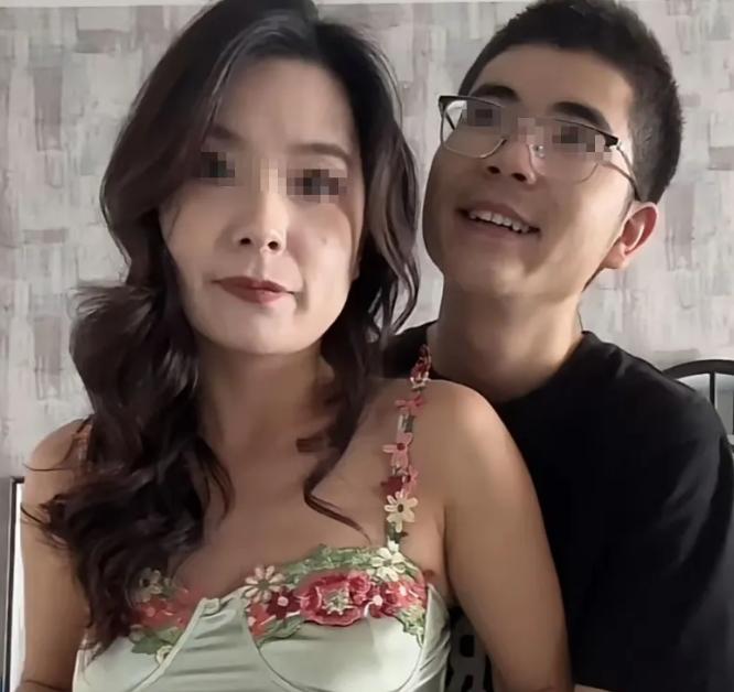 “太狠了！”上海，36岁离异并带着一个女儿的房产女销售，因搭顺风车认识一名23岁