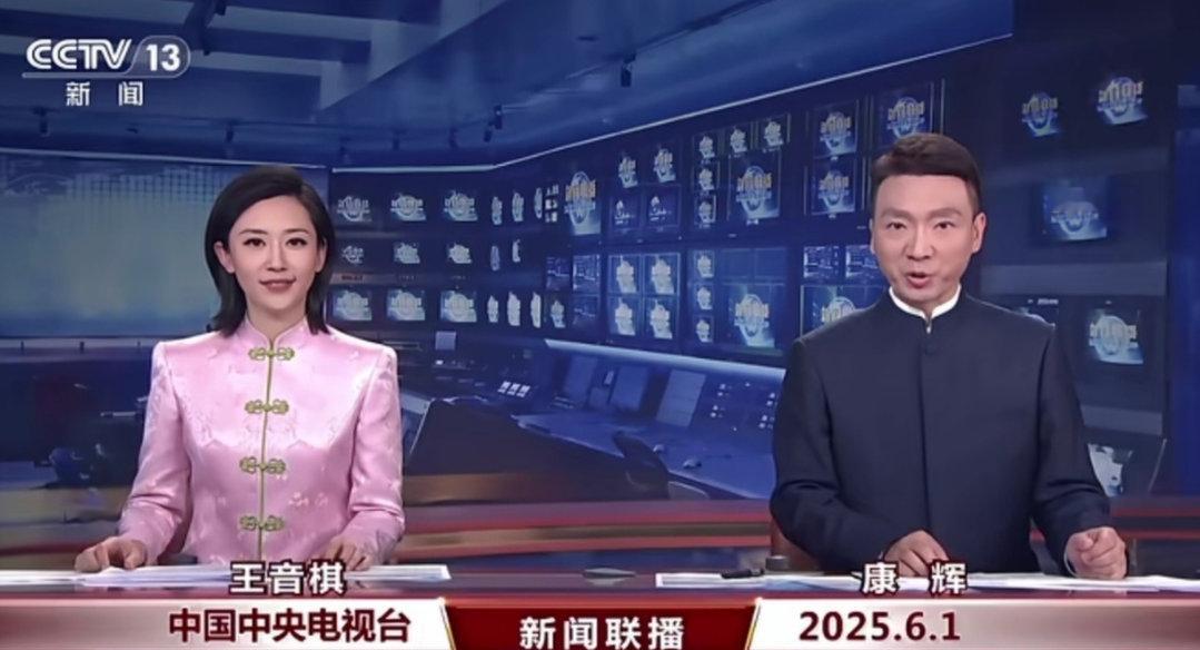 这中国风穿搭真的比西装好看！ ​​​