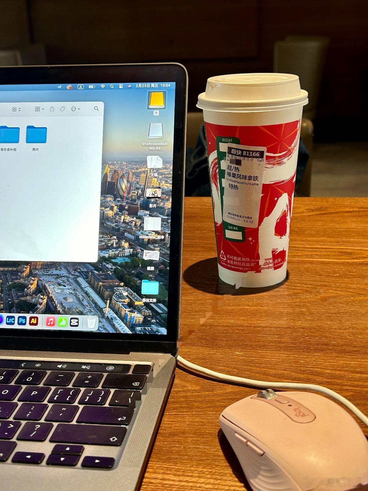 星巴克被吐槽爆改成县城奶茶店能不能别乱搞啊星巴克，你不知道自己最大的优势就是环境
