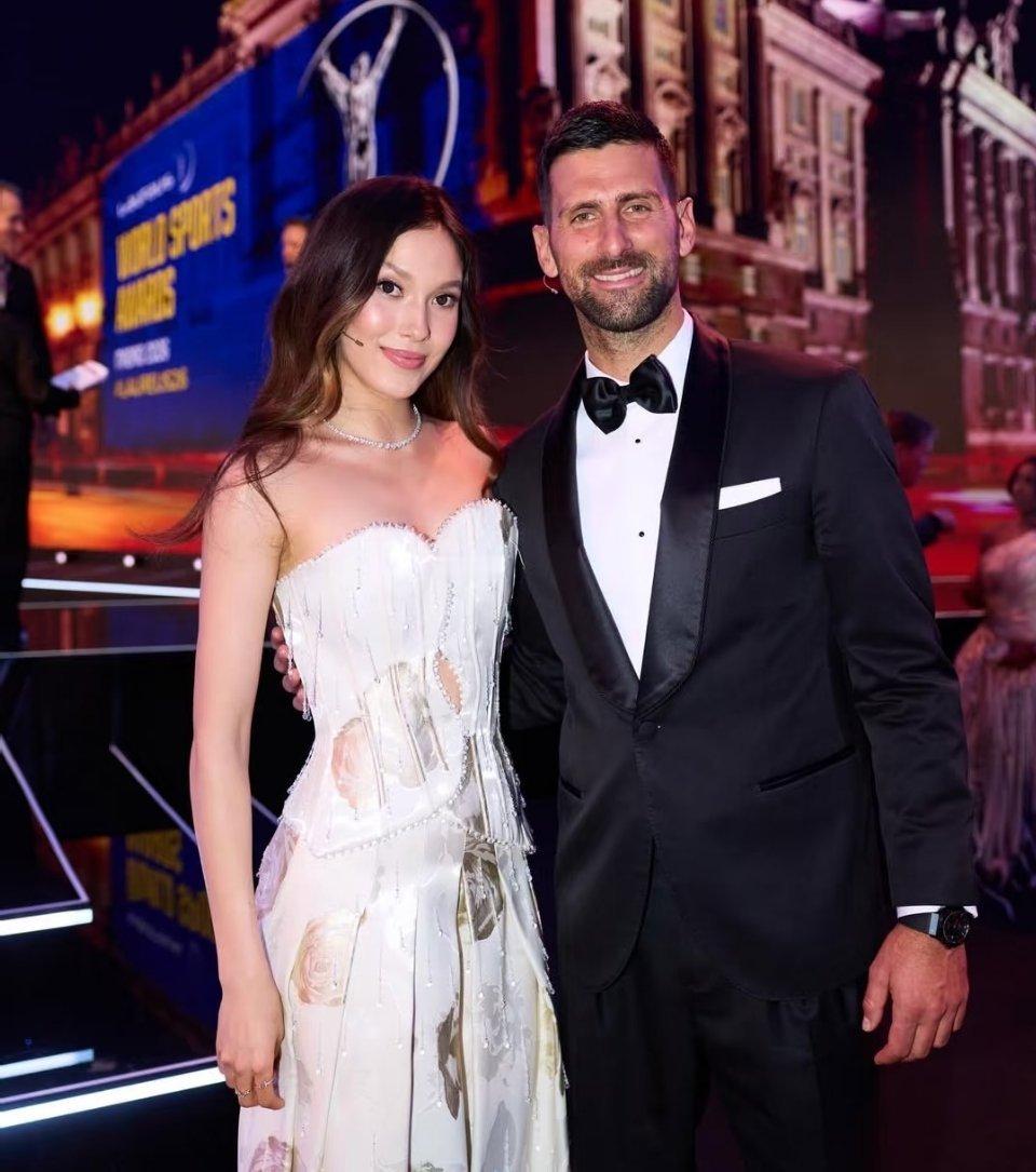 谷爱凌劳伦斯红毯造型 谷爱凌德约科维奇主持秀中文  谷爱凌这次劳伦斯红毯造型真的