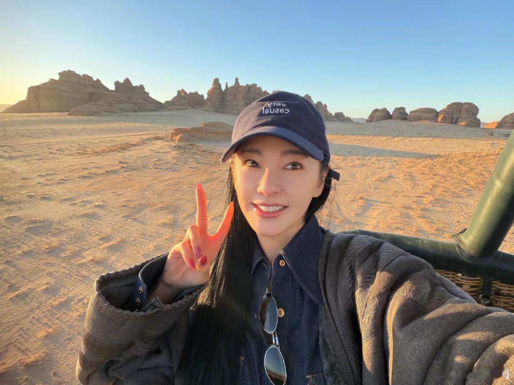 张雨绮在高空自拍 新的一年就是要登高望远呀，不得不说张雨绮在高空自拍，展现出来了