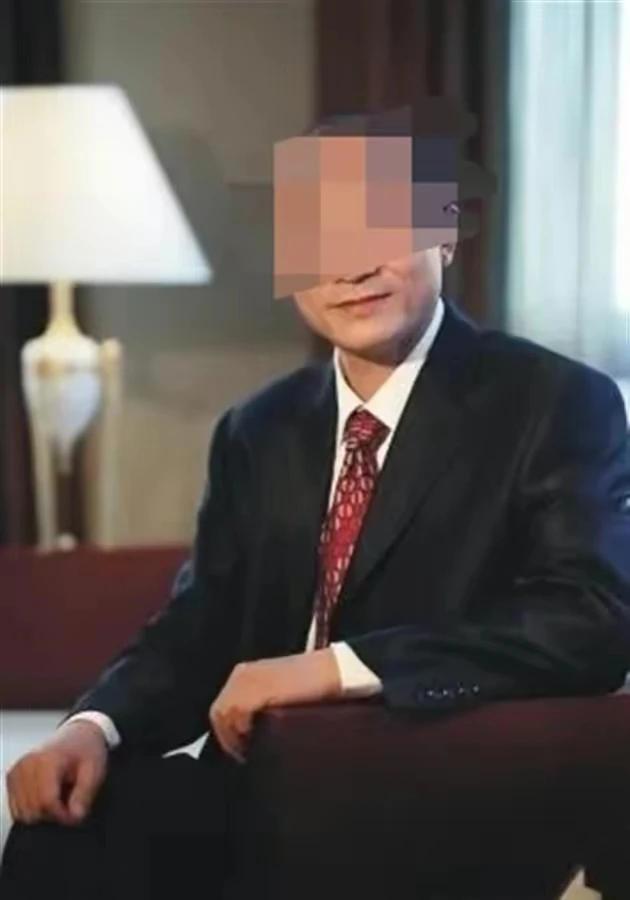 亲弟弟把自己的亲哥哥一家三口杀害，自己也自杀身亡，这是几辈子的仇恨，这弟弟难道疯