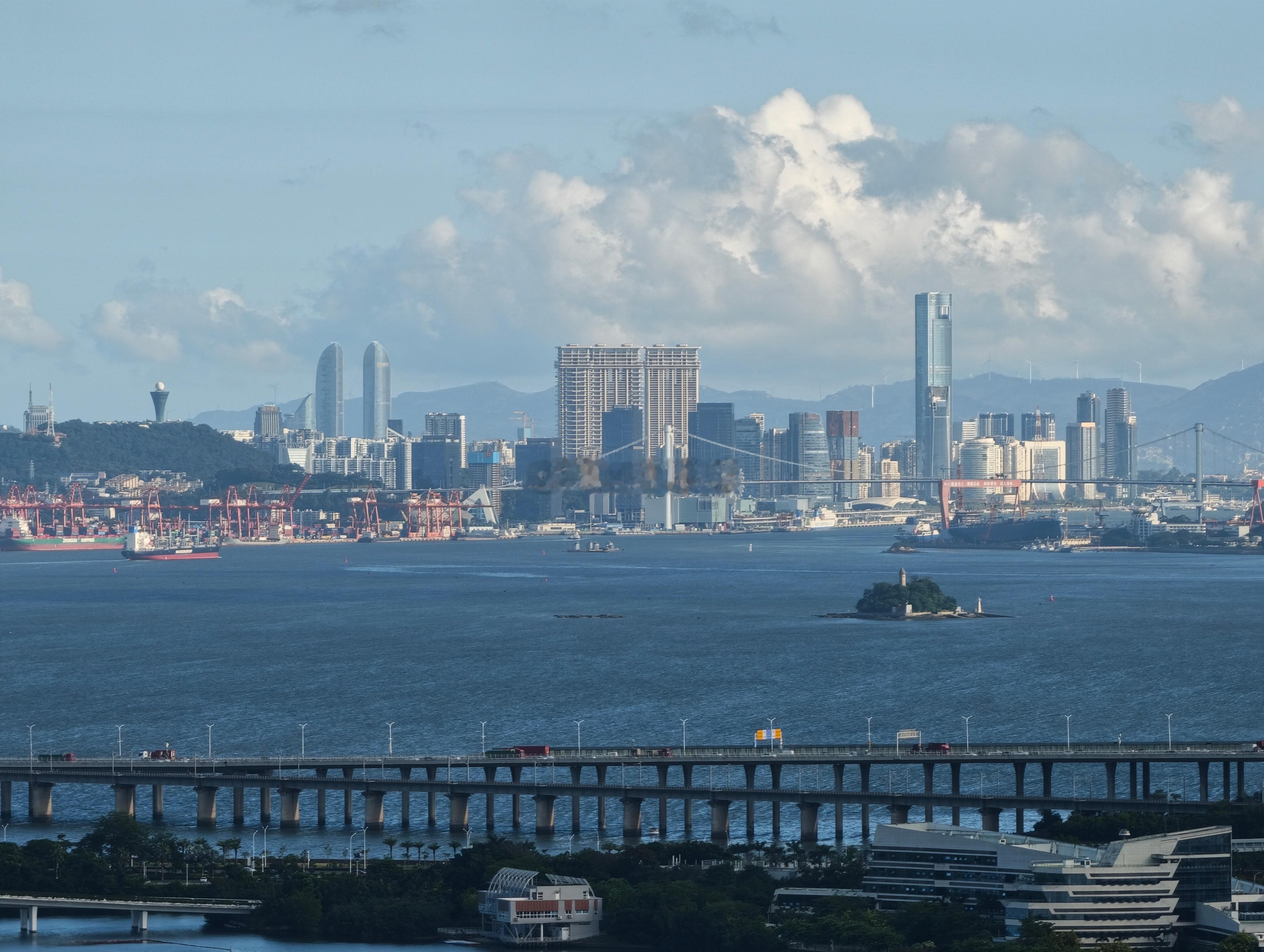 厦门城建 “厦门国本”接下来会给天际线加分吗？死卡容积率的话，难度还是不小。 
