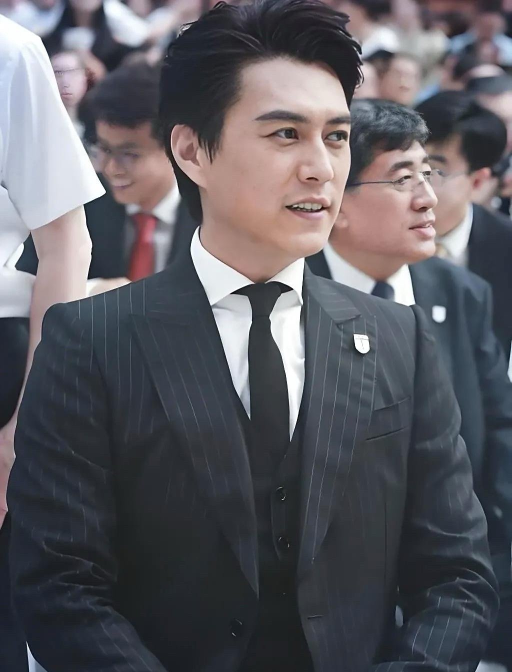 有自知之明真的很重要，不信你看演员靳东就知道了，白玉兰最佳男主角靳东，在发表获奖