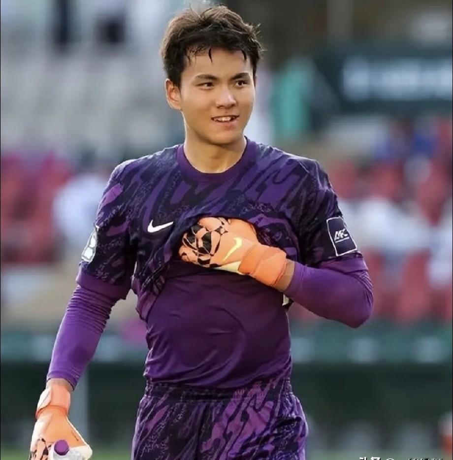 他扑出所有射门，却向全国道歉。
这个动作，定义了什么才是真正的运动员。
U23亚