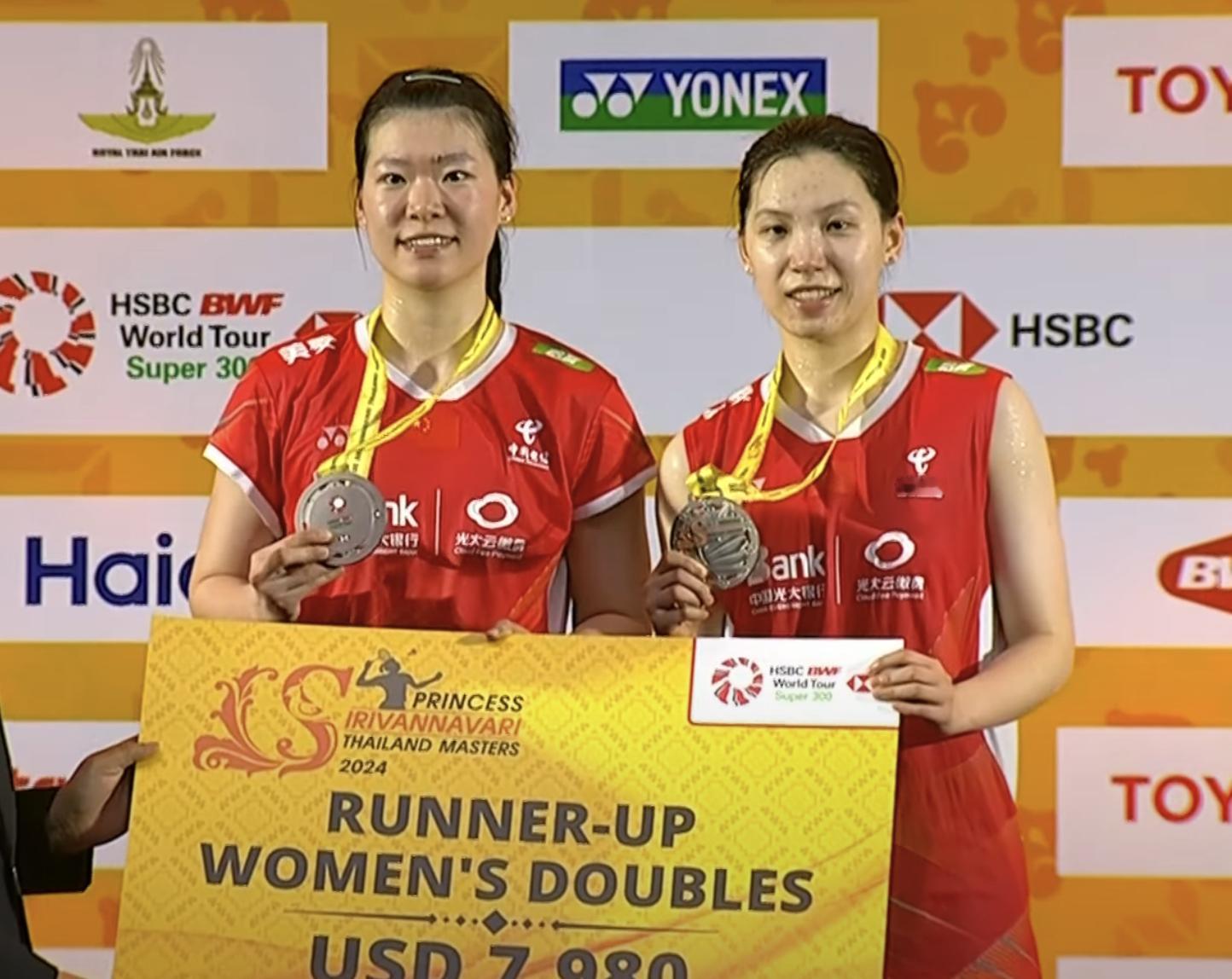 #泰国赛李怡婧罗徐敏女双亚军# 女双冠军：埃姆萨德姐妹🇹🇭女双亚军：李怡婧/