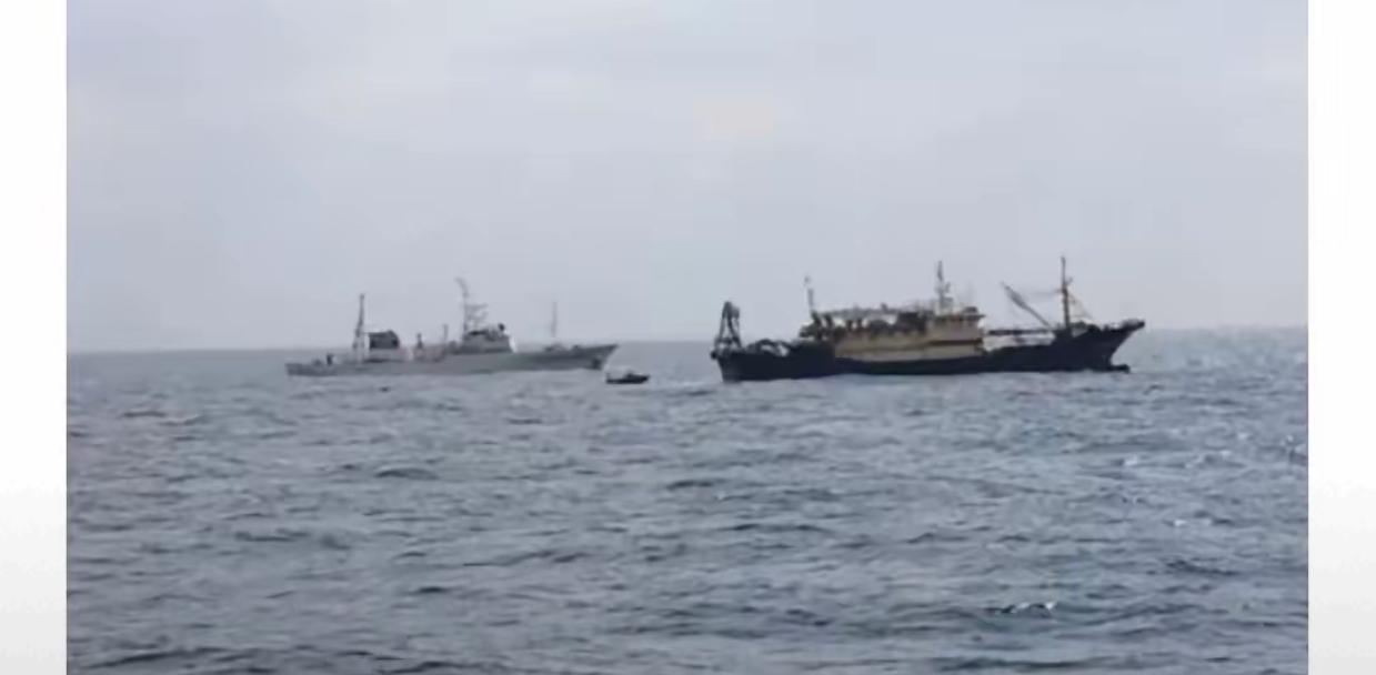 中国人民站起来了，[加油][加油][加油]
从今以后谁敢挑衅扣中国渔船，或扣油船