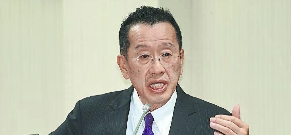 顾立雄又出来喊话，说美国对台政策没变，军售也没收到变更通知。这话听着挺笃定，可实