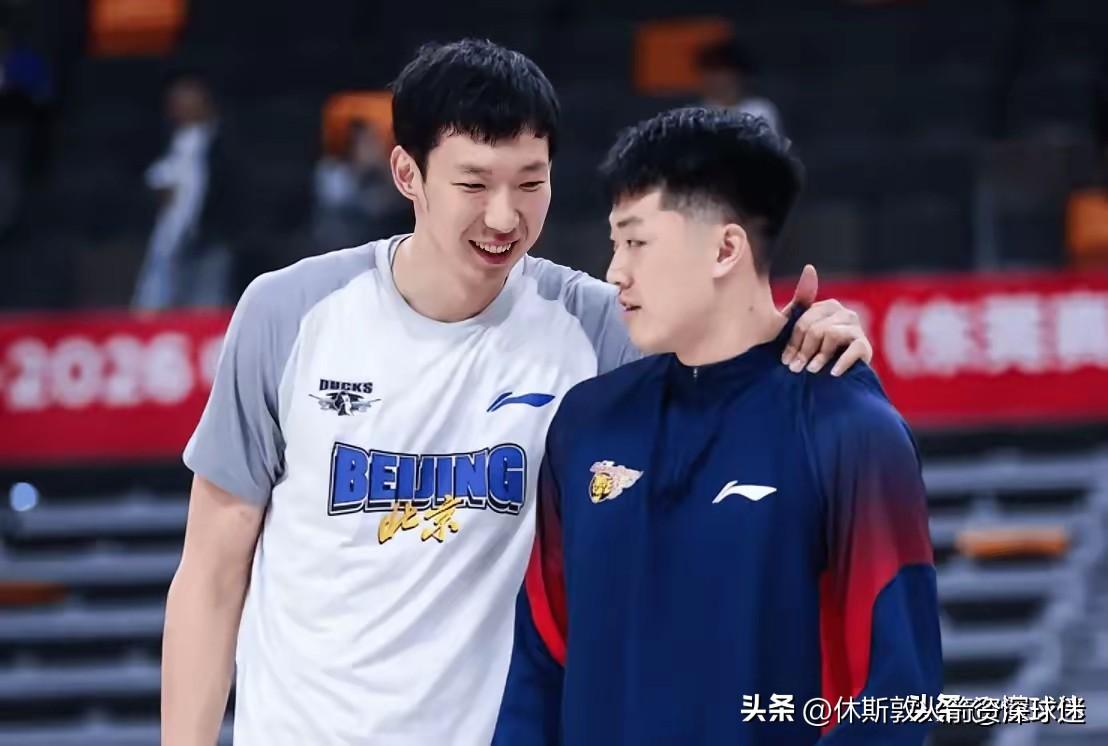 周琦在与前东家广东队比赛赛前，还开心的指导前队友训练。结果自己比赛打的稀巴烂，赛