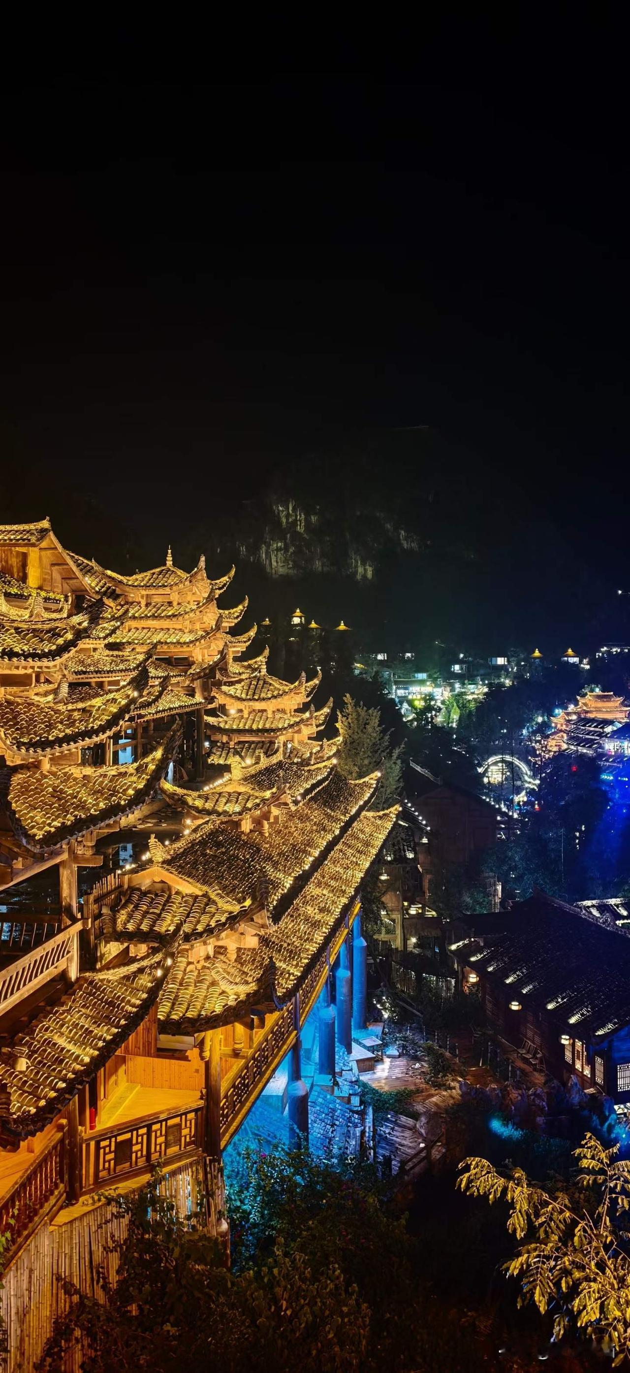 这个夏天在兴义看到人气最高的景点，没有之一，峰林布依，每天那个人山人海，人满为患