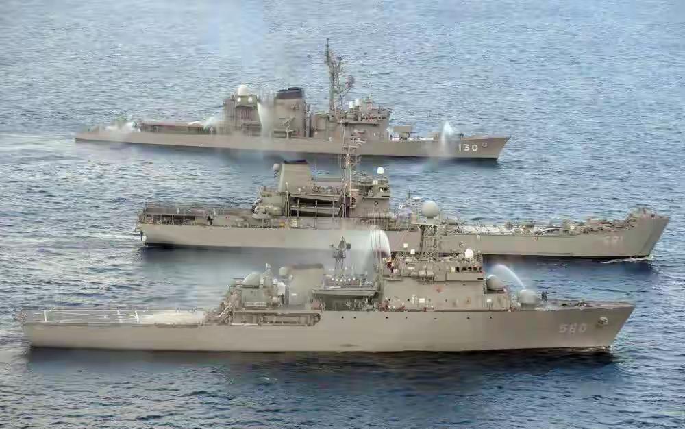 韩方突然叫停韩日联合演习！0.18平方公里小岛，让两国彻底撕破脸？
 
东北亚局