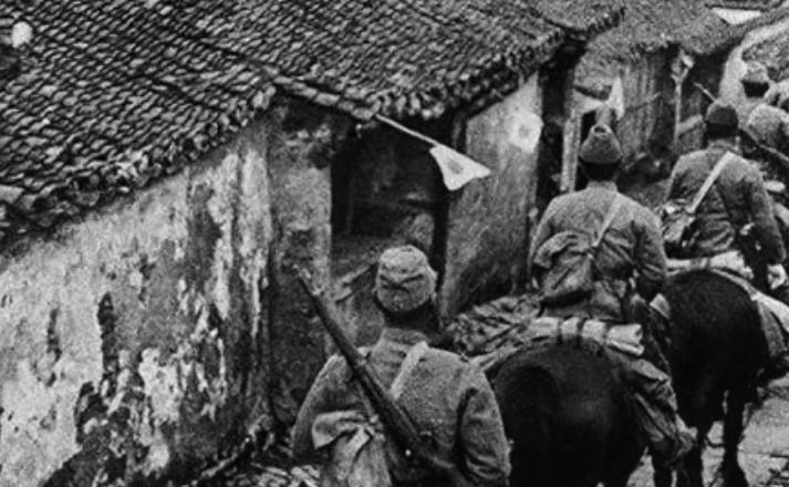 1943年，村民韩秀一家在逃亡的时候，竟然将6个月大的孩子忘在了家中，果然，日本