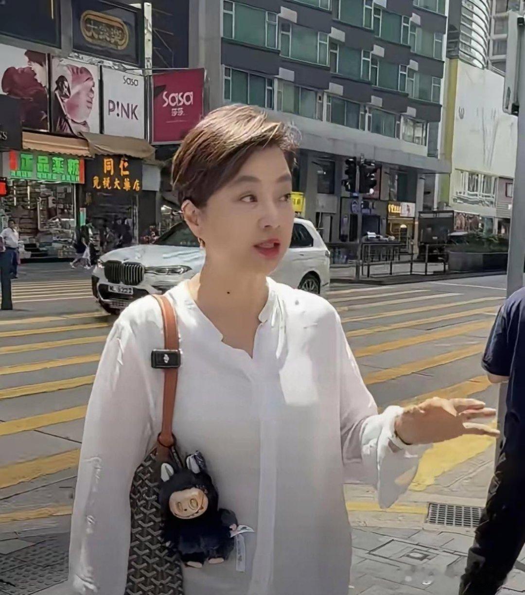 谁能相信李玲玉已经63岁了。 