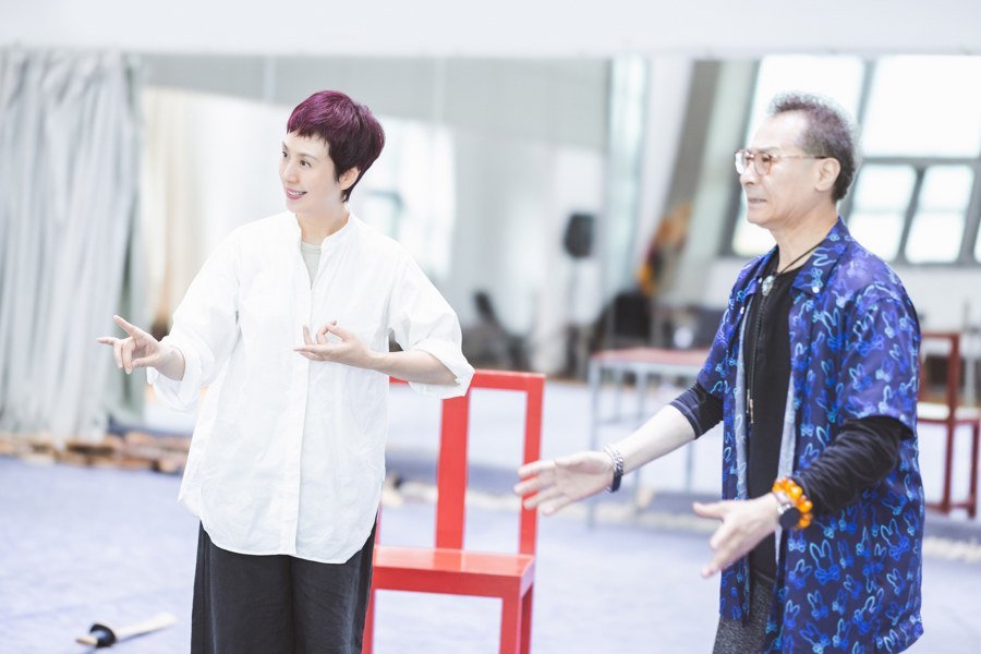 来，聊几句京戏。咱们京戏，在过去，老戏班子时代，不讲究什么彩排，彩什么排？唱出戏