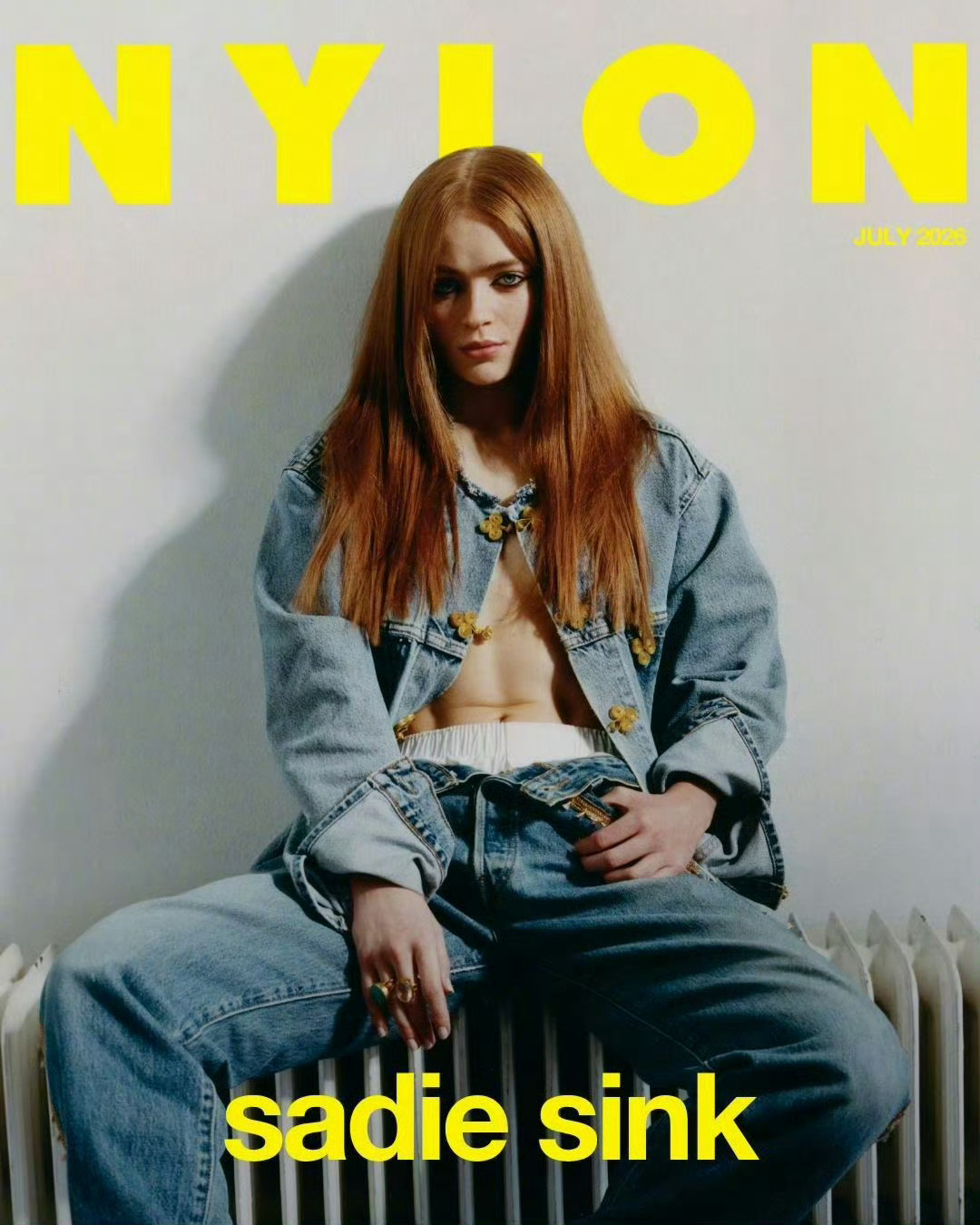 萨迪·辛克 NYLON新刊大片释出。褪去Max的青涩，以新一代琴·葛蕾亮相《蜘蛛