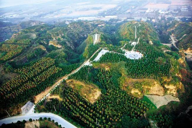 空空空如也
金也空，银也空，死后何曾握手中。权也空，名也空，转眼荒郊土一封。田也