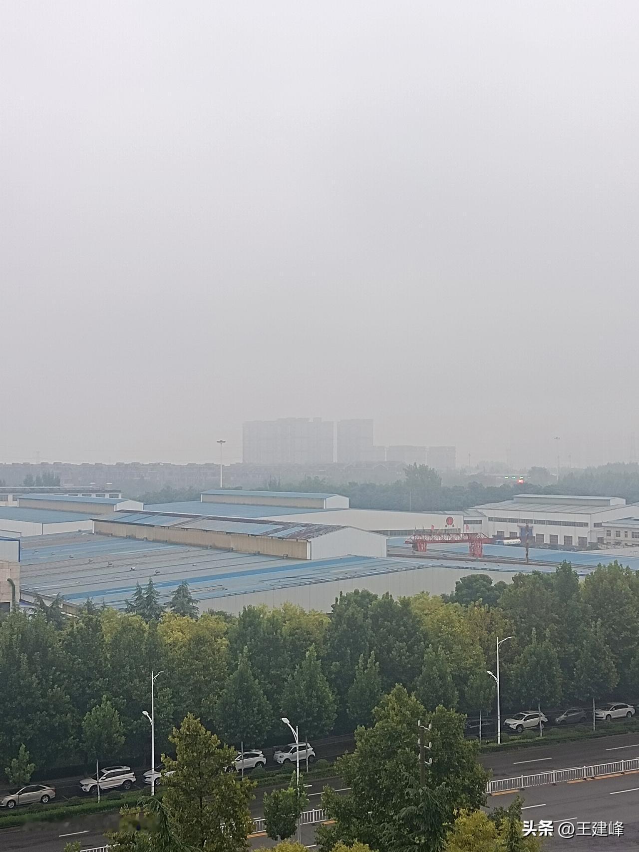今日小事记
 
搬到新家之后，夜里一直没能睡个安稳觉，昨夜又是一夜浅眠。上午趁着