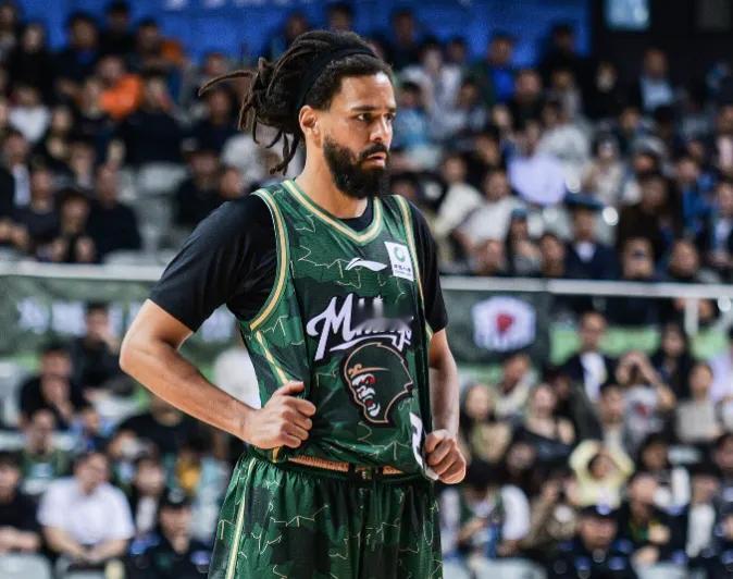 说唱歌手科尔离开CBA【只打一场CBA，0分离开！说唱歌手科尔宣布：因工作和签证