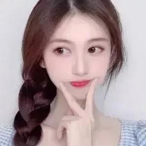 红袖添香，静候佳音。红袖红唇 红袖娇羞 红袖如昨 水墨红袖 红袖添余香 红袖轻拂