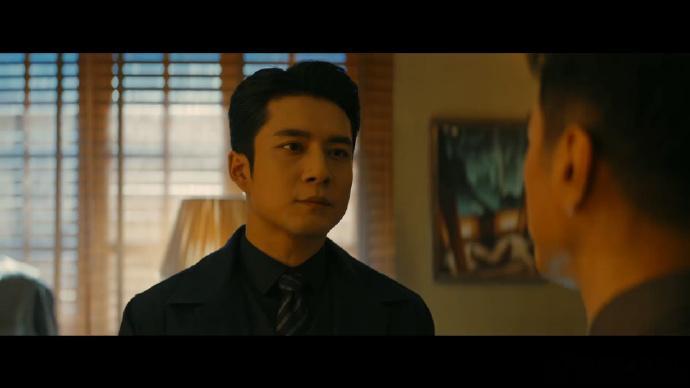 韩东君新剧又装上了 《守护者们》的顾仰山，把韩东君西装魅力展现得很足！他演的这个