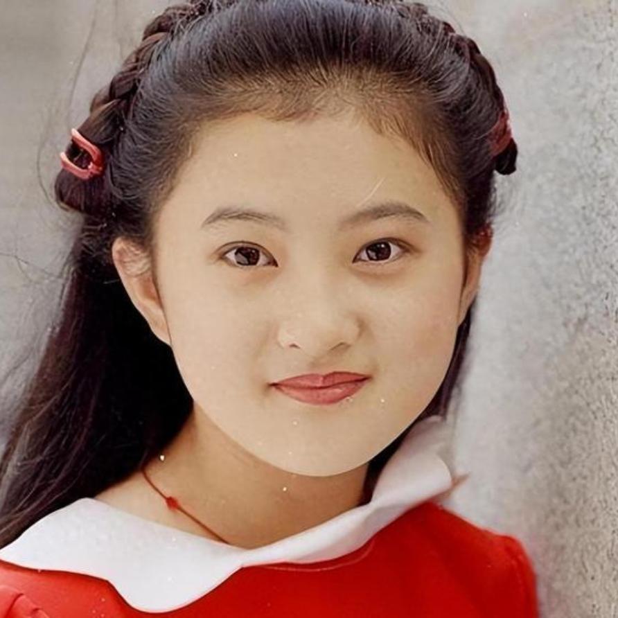 45岁小婉君金铭：独居豪宅被嘲，清醒活成顶配人生
 
太离谱！昔日国民童星小婉君