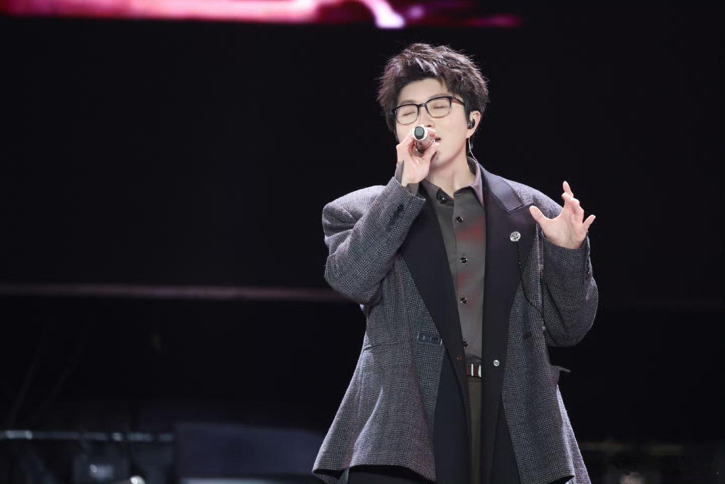 毛不易 我退出歌坛也不敢这样别人卖力表演，毛不易卖力震惊，全程高能！ 