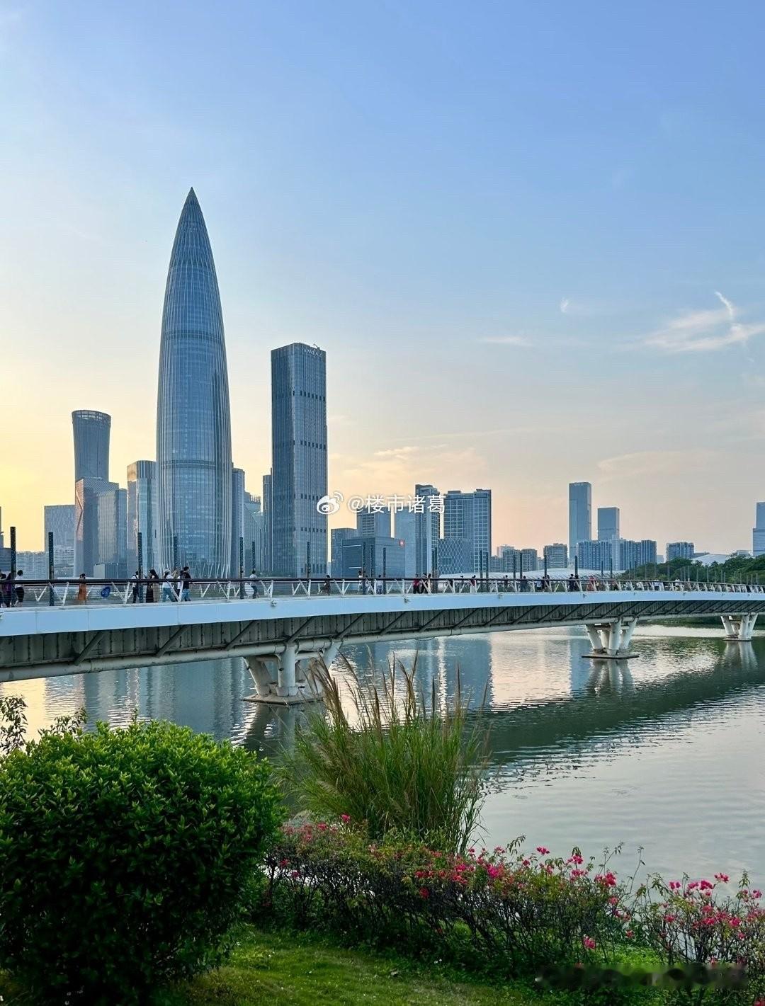 南山以不足深圳1/10的土地，贡献了全市超过1/4的经济产出。

2025年，南