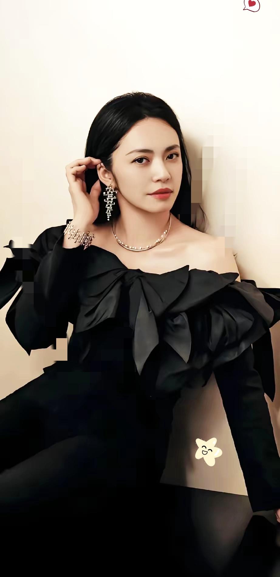 果然姜还是老的辣，
​我问老爸:“为什么姚晨官宣离婚，人民网还要批评她，不是很多