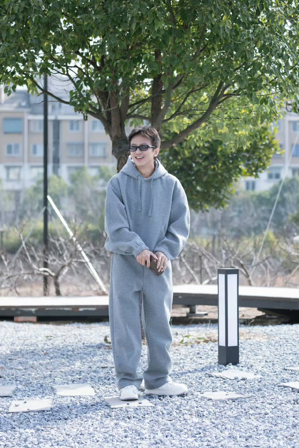 邓超愚人节发这何意味邓超愚人节一早就发博整活，话里话外让人猜不透，差点被他骗到，