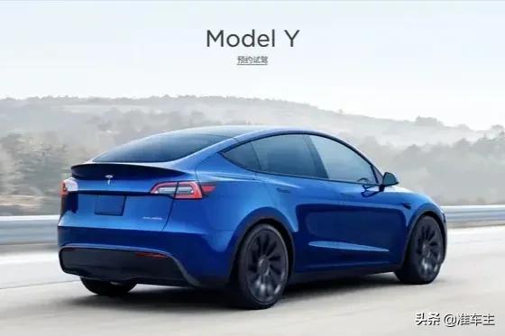 33.99万，特斯拉model Y新年大礼，直接瞄准了蔚来ES6

长续航版本足