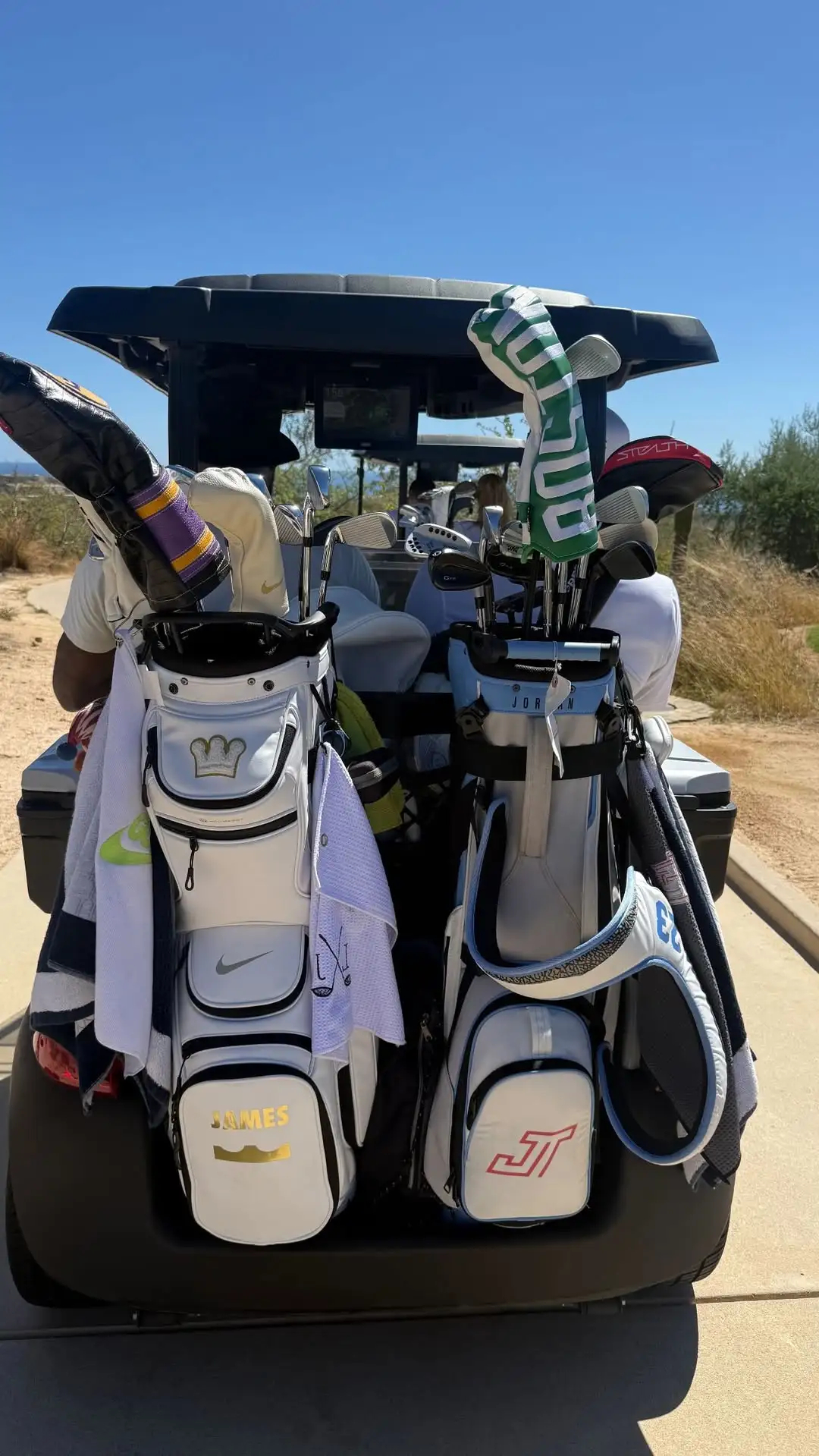 老詹的休假时光，约上乐福以及塔图姆打高尔夫！不约小李估计是因为水平差距太大