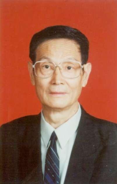 以光学铸国器！薛鸣球，撑起中国精密光学的拓荒巨匠
 
薛鸣球，男，1930年10
