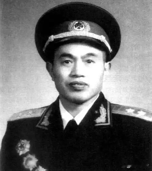 1969年，兰州军区司令员皮定均视察张掖时，发现一个奇怪的现象：当地女人不穿裤子
