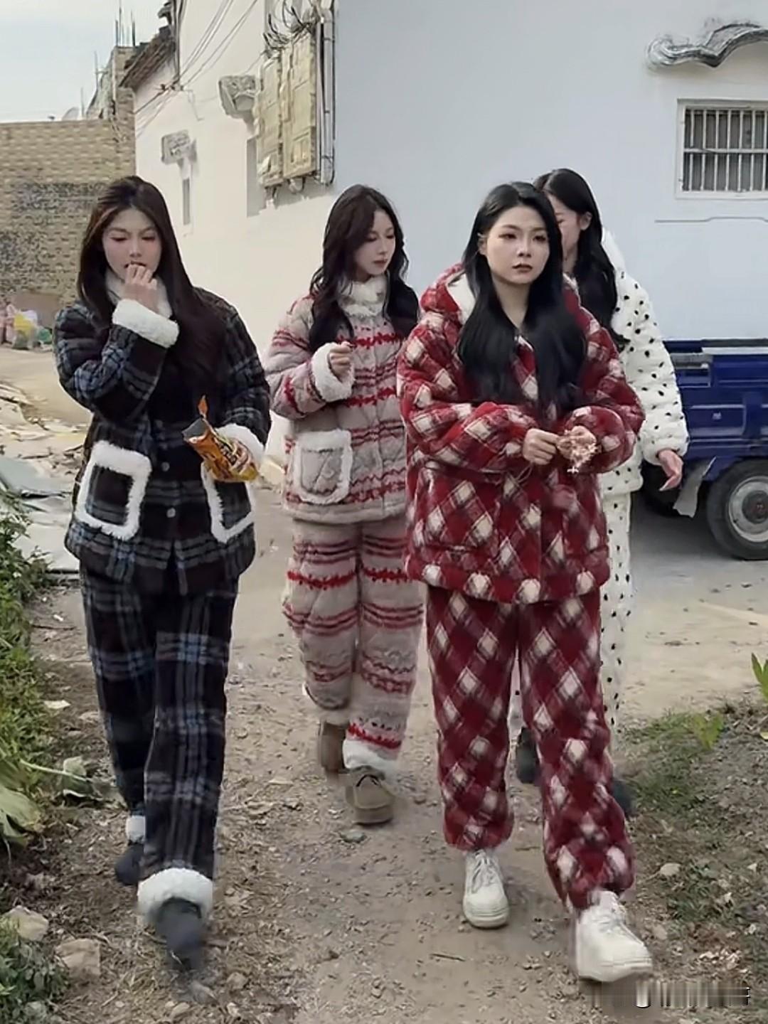 事实证明身材好，相貌好，穿什么都好看