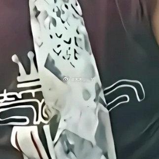 不必焦虑时光，不必慌张赶路，那些默默扎根的日子，那些咬牙坚持的瞬间，终会化作照亮