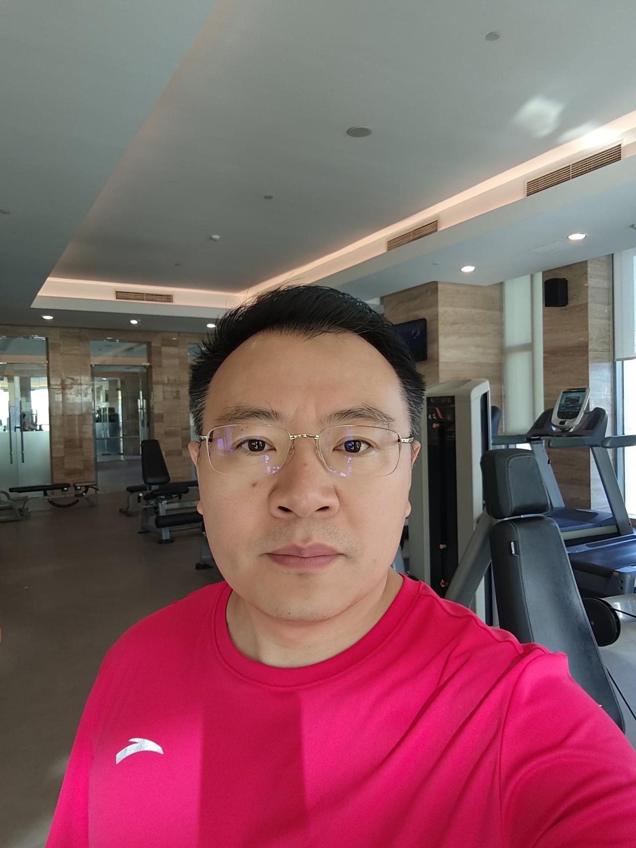 晨跑两公里，两百个俯卧撑，卷腹，哑铃，正心正念，坚持做长期正确的事，来镇江调研学