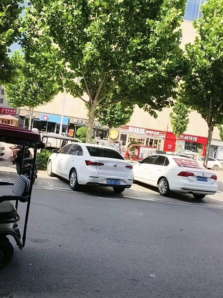 5月27号开始上班
     心情依然沉痛，不希望别人问我，越问我越难受
   