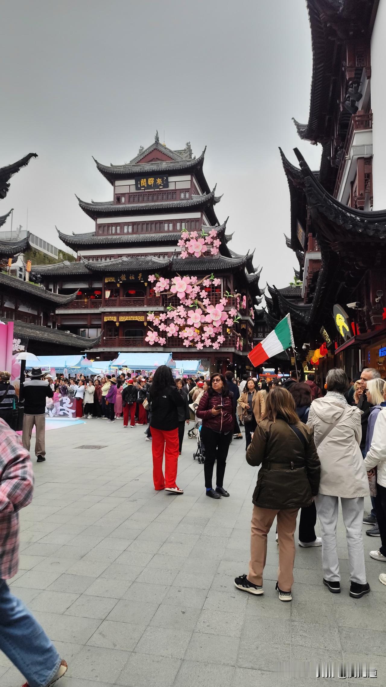 春日生活打卡季春光明媚，在这令人心情舒畅的美好时节，外出春游赏花逛街都是很好的选