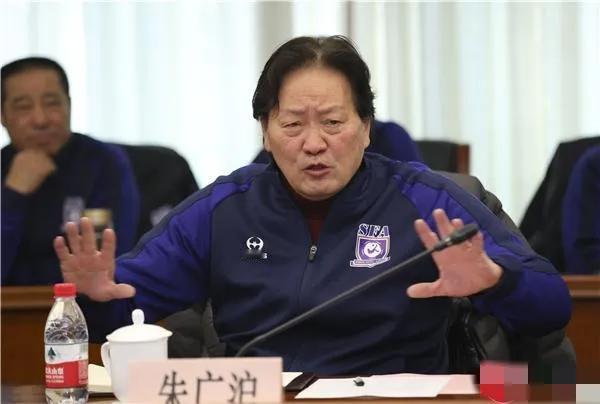 选帅就选帅，还弄个专家组。老百姓最不信任的人是谁？那就是专家呀。
中国足协选帅专