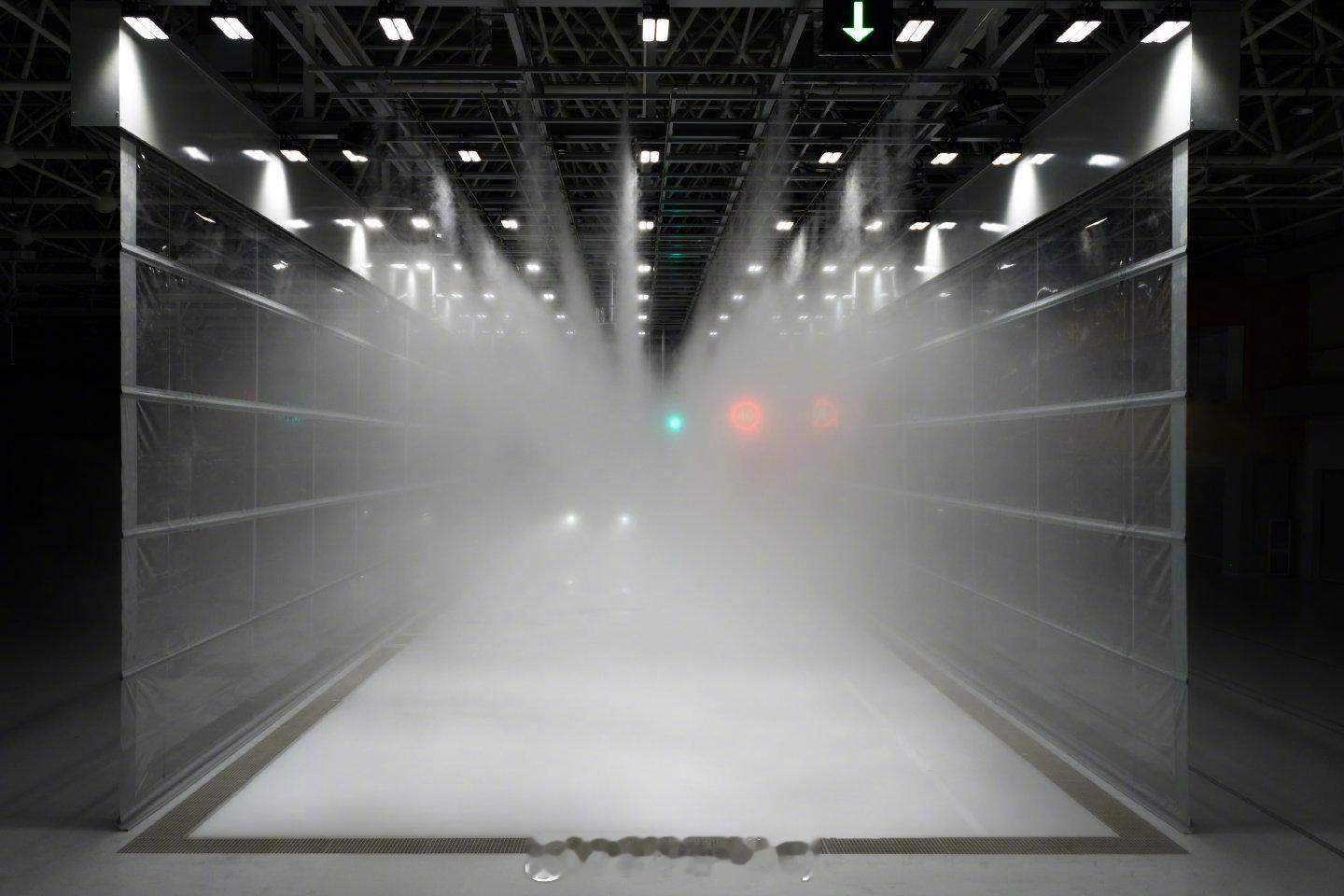 我买的车到底能应对多少极端危险 临近冬季，有些地方还是梅雨季，路面和季节最考验车