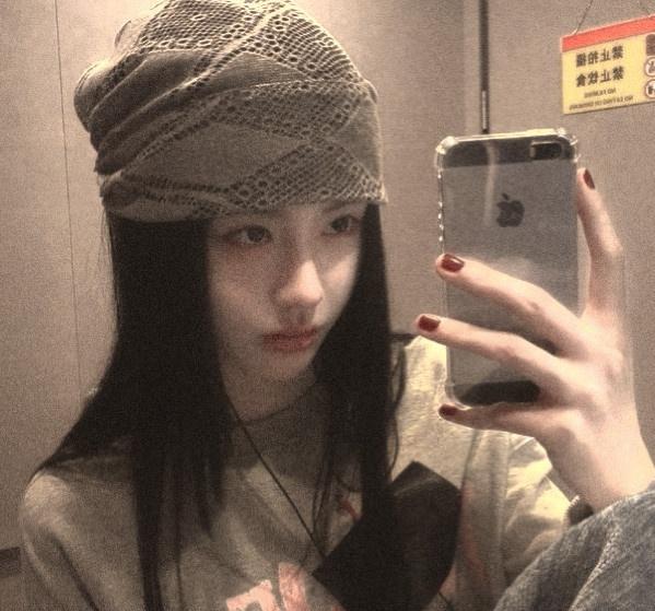 jjy鞠婧祎阿黛 jjy

𝗪𝗲𝗰𝗵𝗮𝘁女头搭配┊审美积累丨韩系｜小