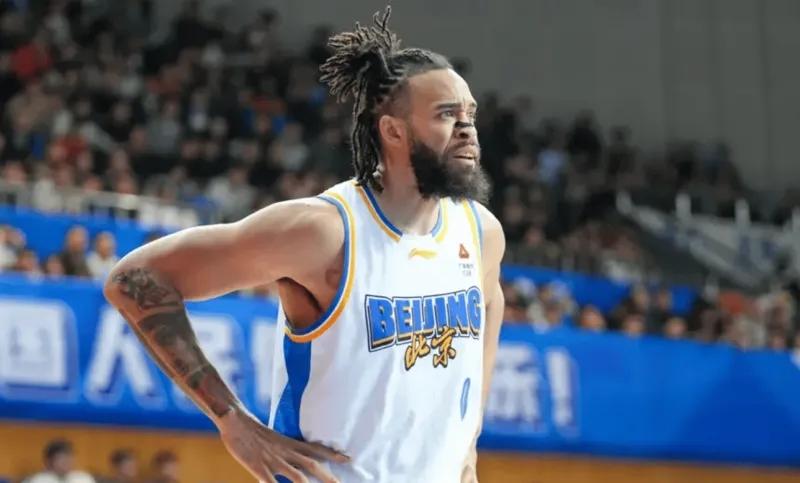 可惜了大麦基这一场好球啊！
难以置信。
大麦基38岁了，早几年前，就是NBA的弃