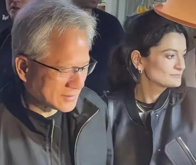 人生总有遗憾，黄仁勋啥都有了，美中不足的是儿子女儿都没有结婚
人生总有遗憾。像黄
