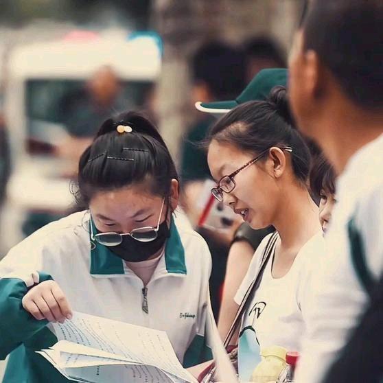 《中考热议：为什么中考成为一个难关？特别是在大城市。咱们来说一说》中考热议：为什